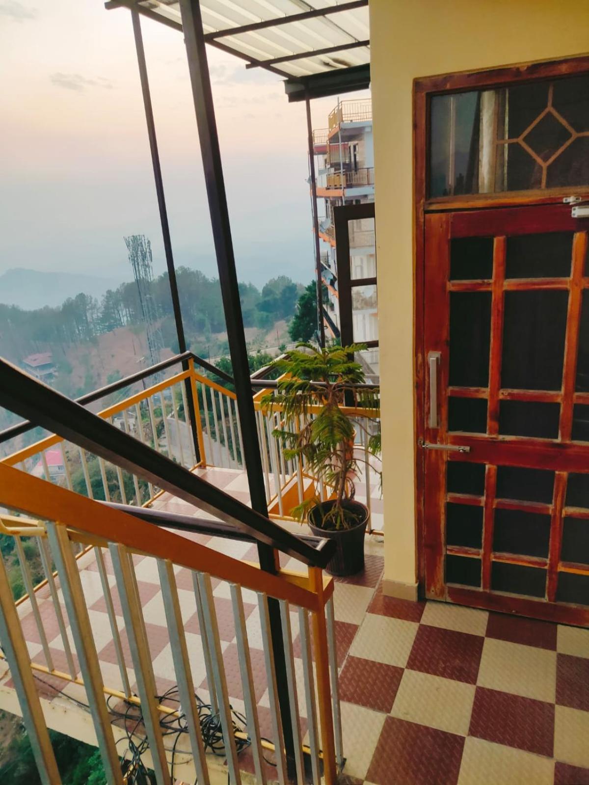 Thakur Apartment ชิมลา ภายนอก รูปภาพ