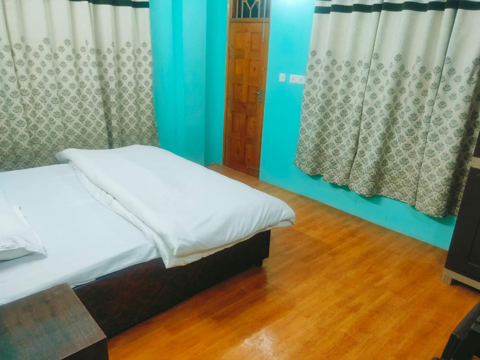 Thakur Apartment ชิมลา ภายนอก รูปภาพ